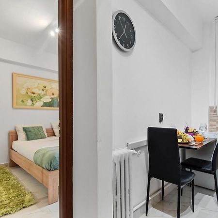Central Studio Emerald Lägenhet Bukarest Exteriör bild
