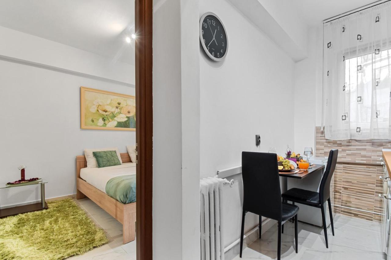 Central Studio Emerald Lägenhet Bukarest Exteriör bild